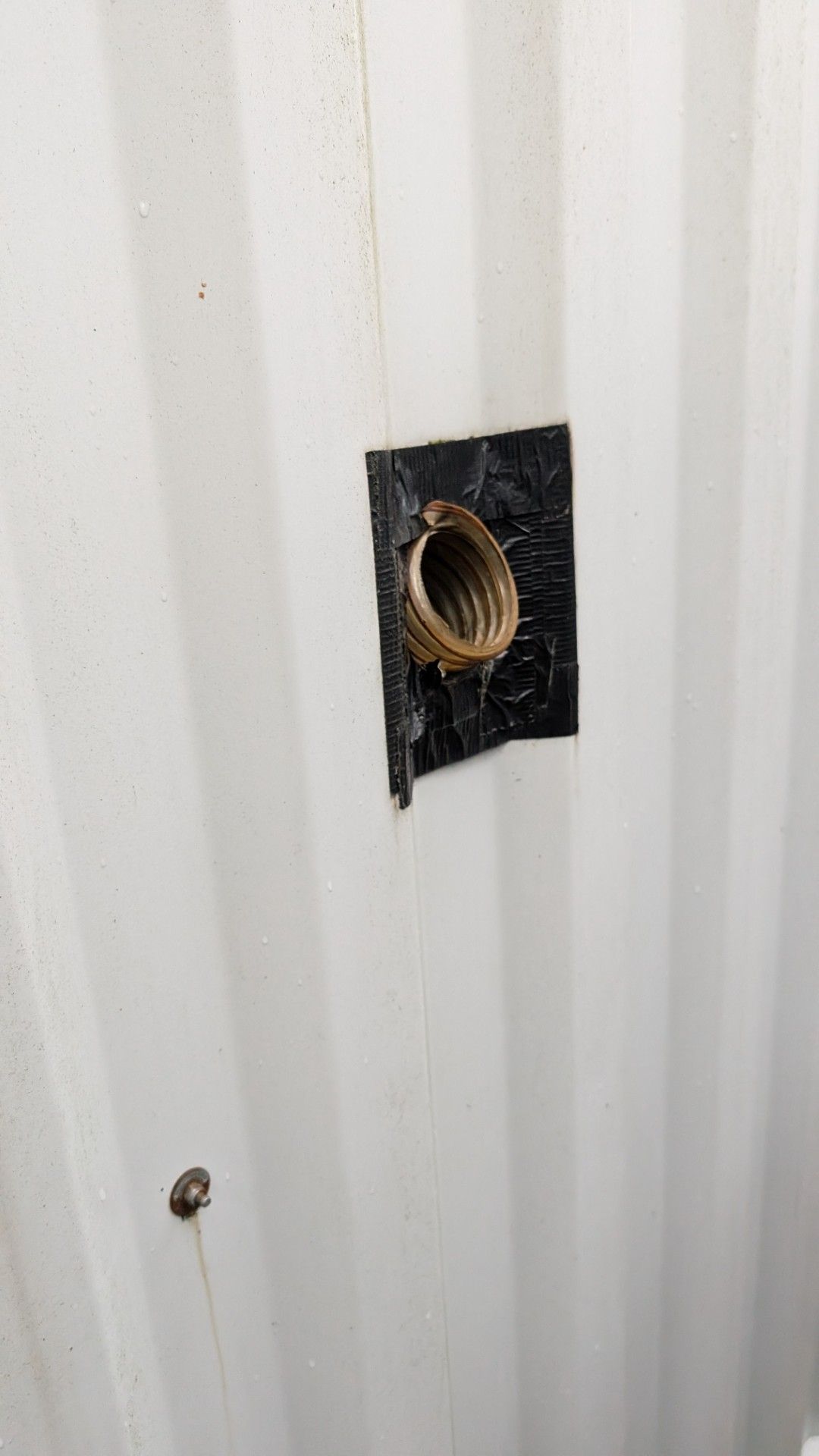 Shipping Container-Based Workshop with Industrial Parts Washer and Spray Booth. This lot comprises a - Image 9 of 31