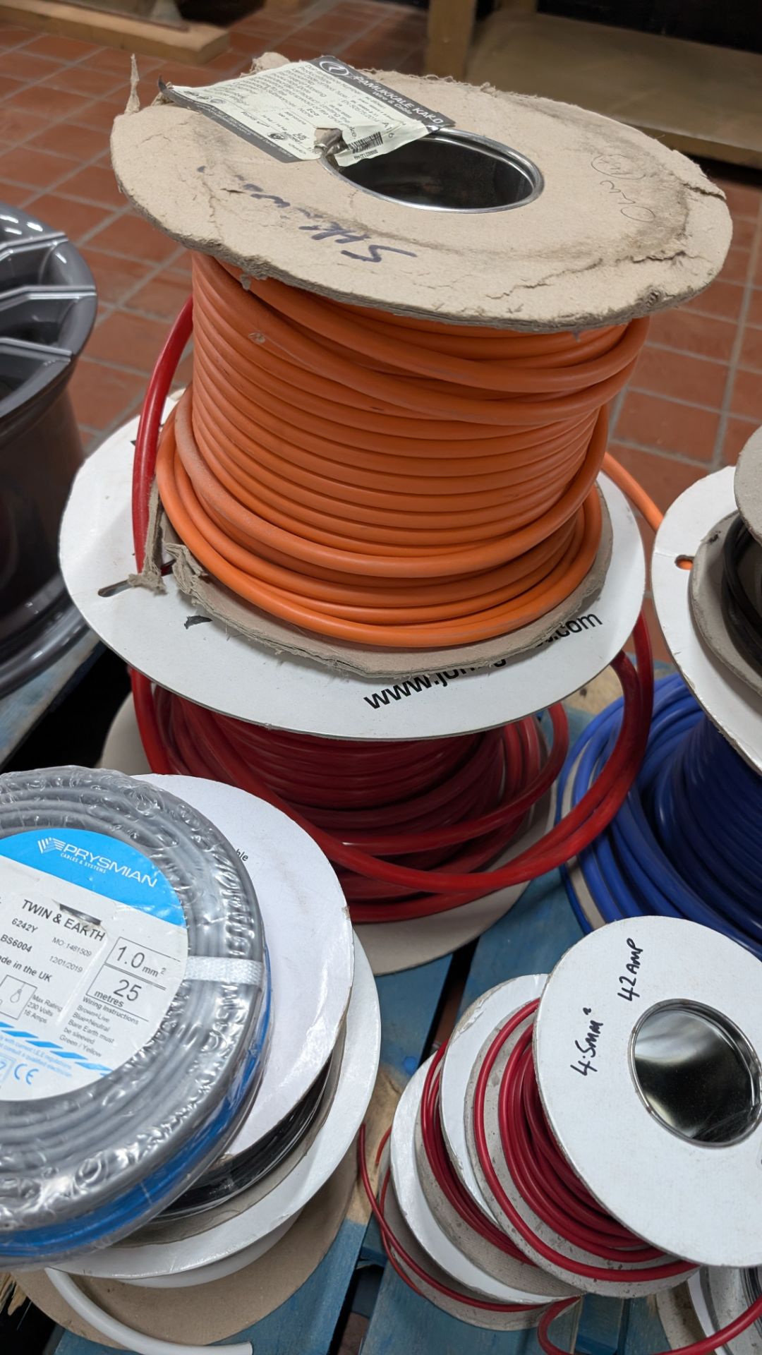 Approximately 13 Reels of assorted electrical and water pipe (11 cable & 2 pipes) - Image 5 of 10