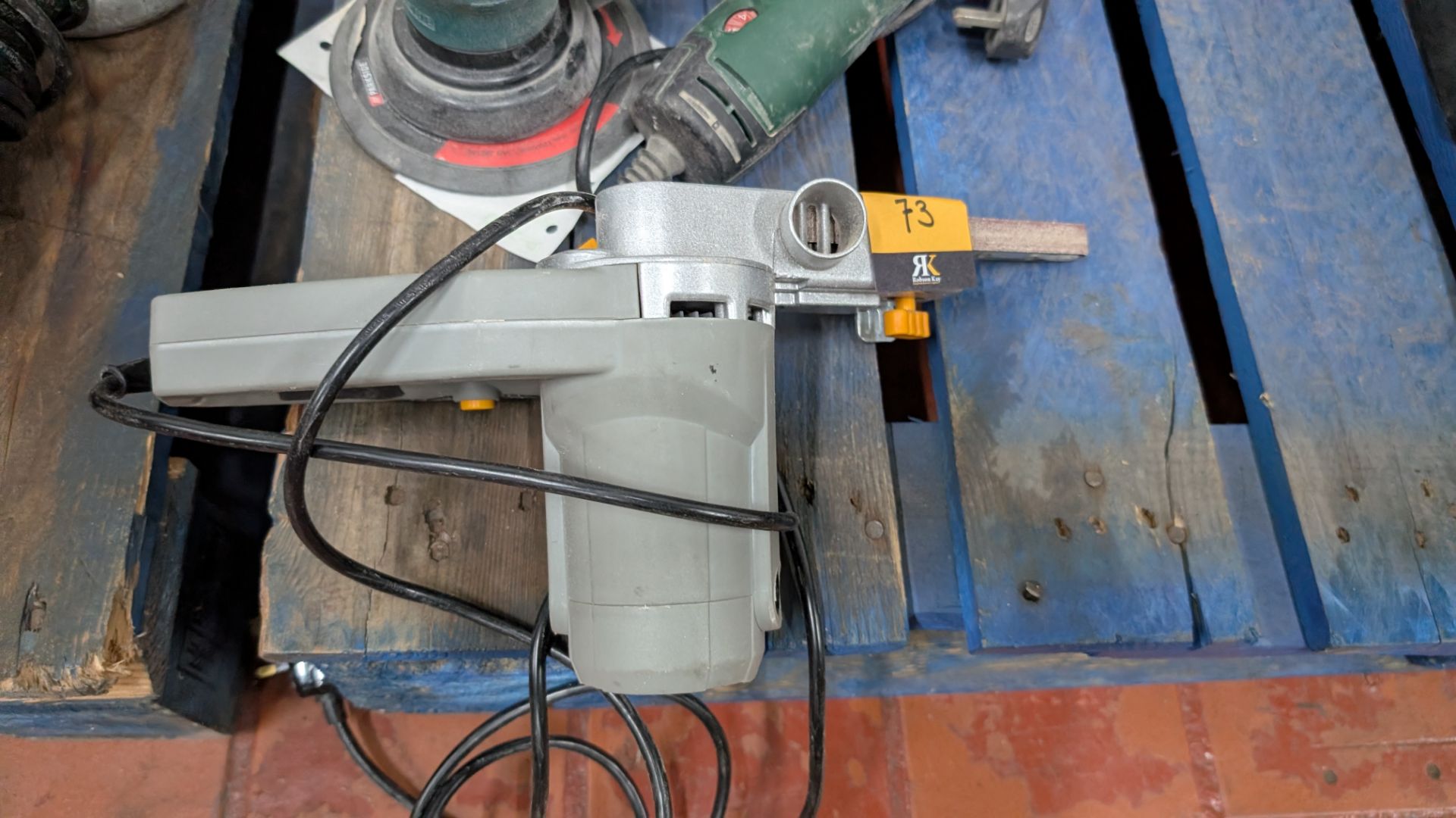 Mixed Sanding Lot, comprising Titan Electric Filing Belt Sander, Air-operated Circular Sander and Bo - Image 3 of 18