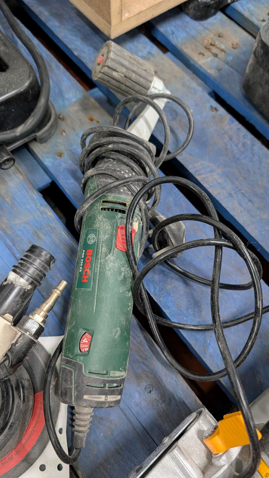 Mixed Sanding Lot, comprising Titan Electric Filing Belt Sander, Air-operated Circular Sander and Bo - Image 10 of 18
