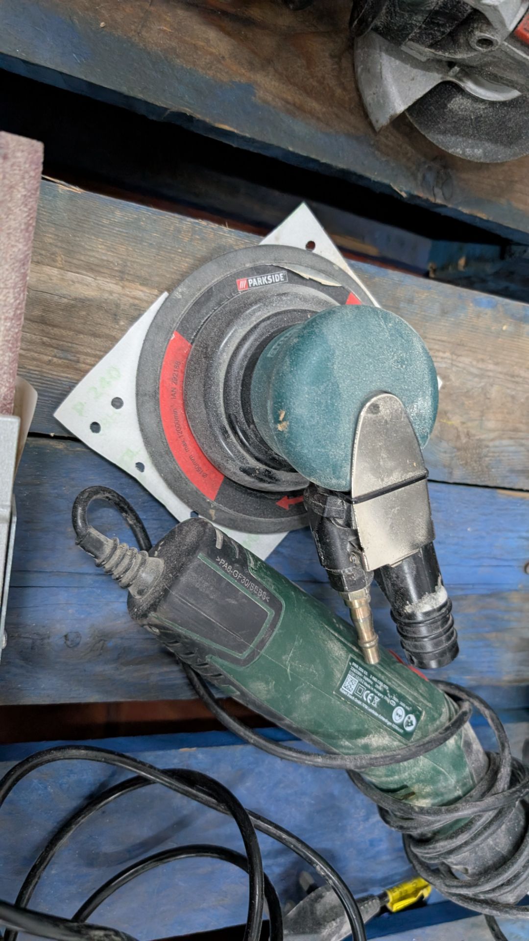Mixed Sanding Lot, comprising Titan Electric Filing Belt Sander, Air-operated Circular Sander and Bo - Image 14 of 18