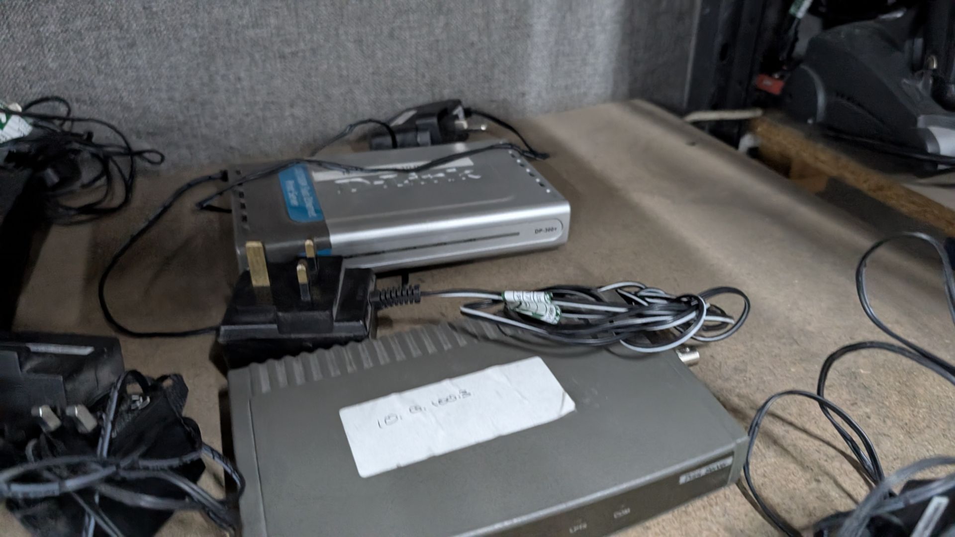 11 off assorted small switches and similar - Image 8 of 9