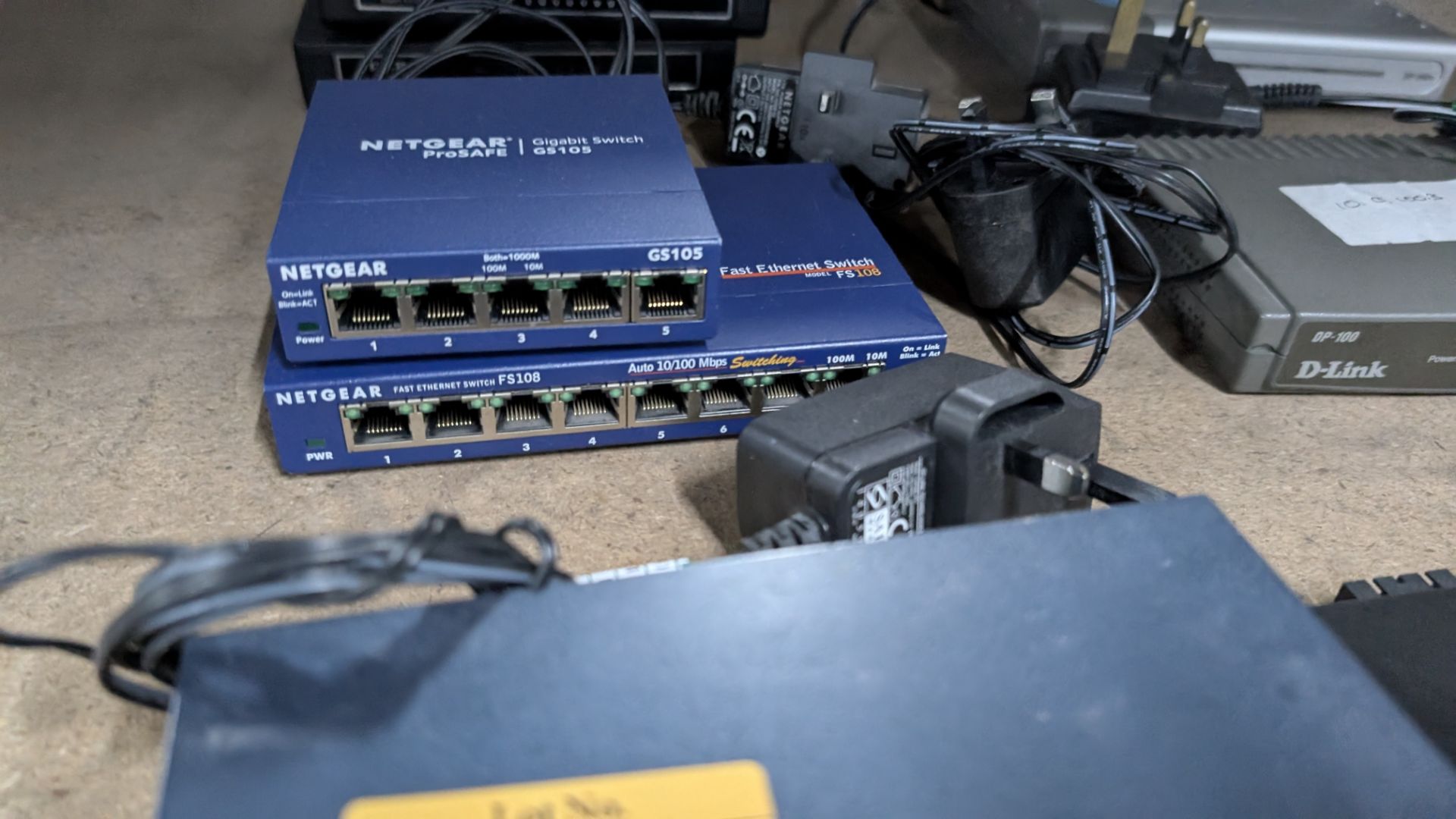 11 off assorted small switches and similar - Image 4 of 9