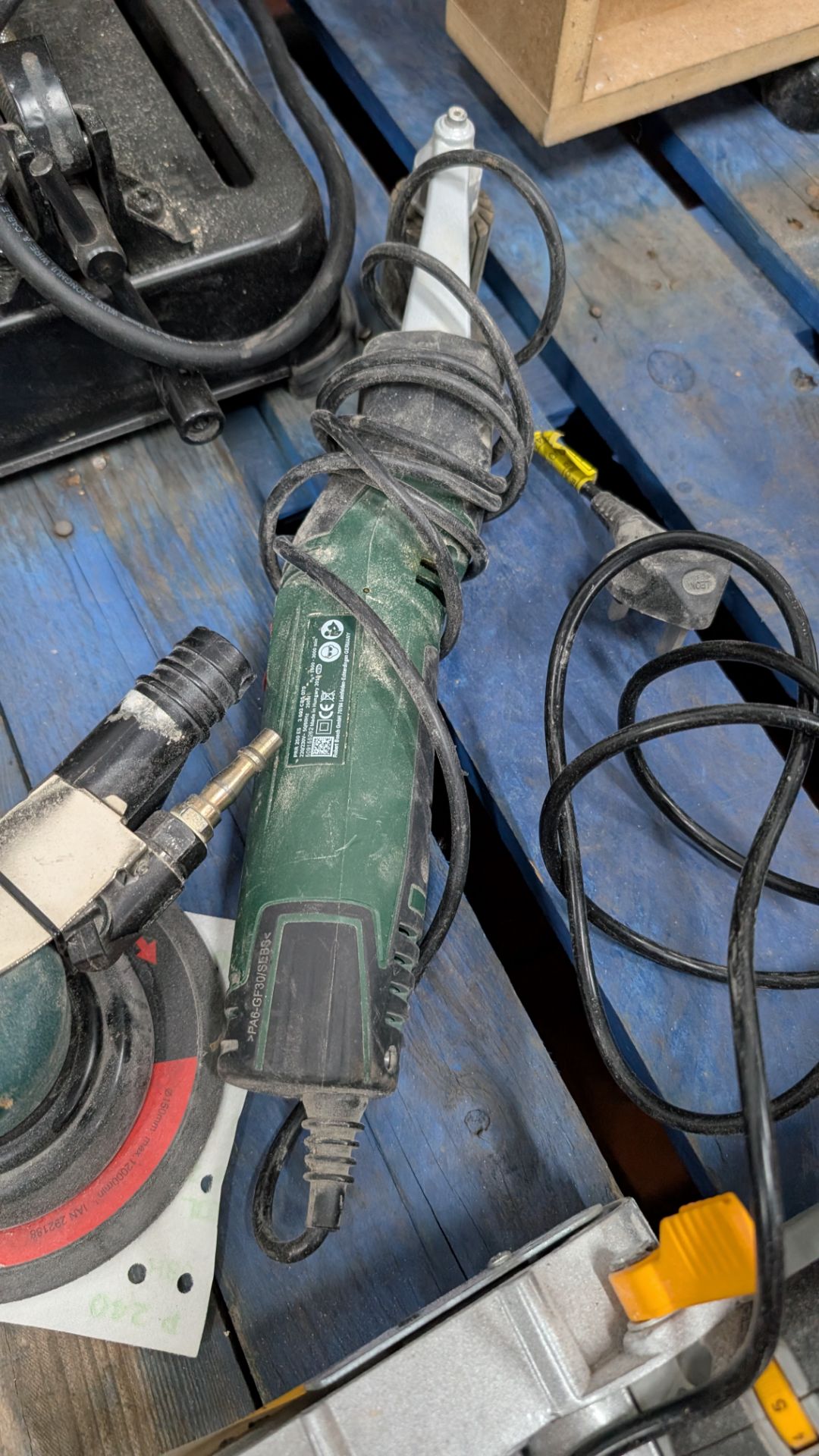 Mixed Sanding Lot, comprising Titan Electric Filing Belt Sander, Air-operated Circular Sander and Bo - Image 12 of 18