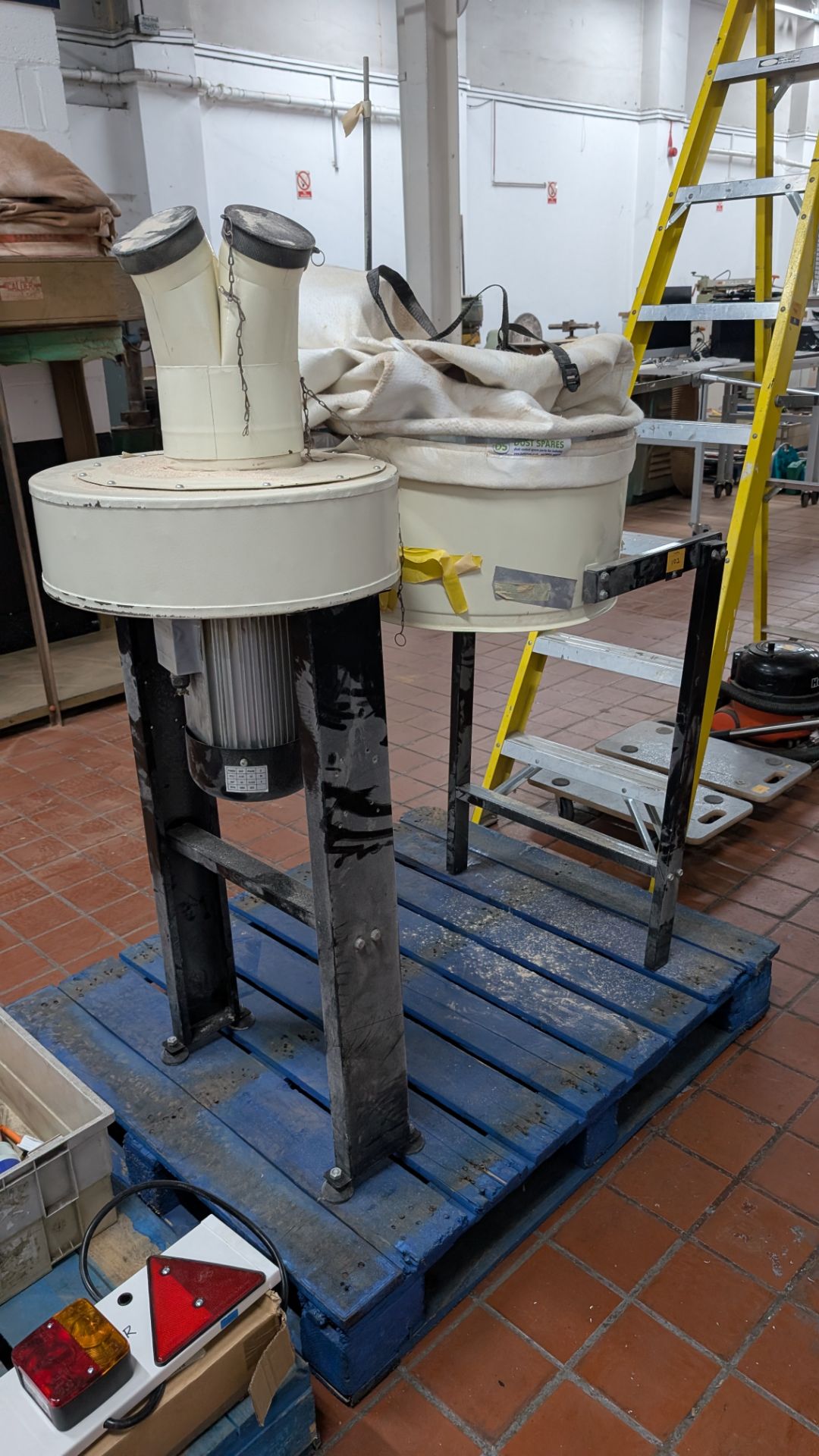 Free-standing Dust Extraction System - Image 2 of 10