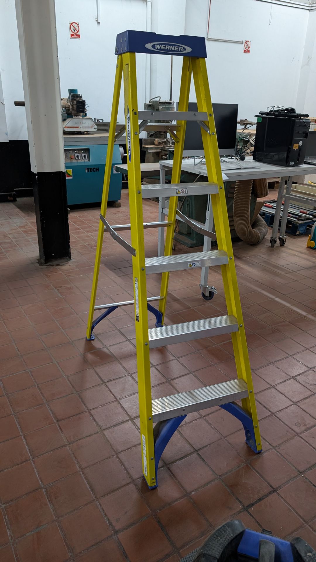 Werner 5-Tread Electricians Insulated Folding Ladders - Image 4 of 11