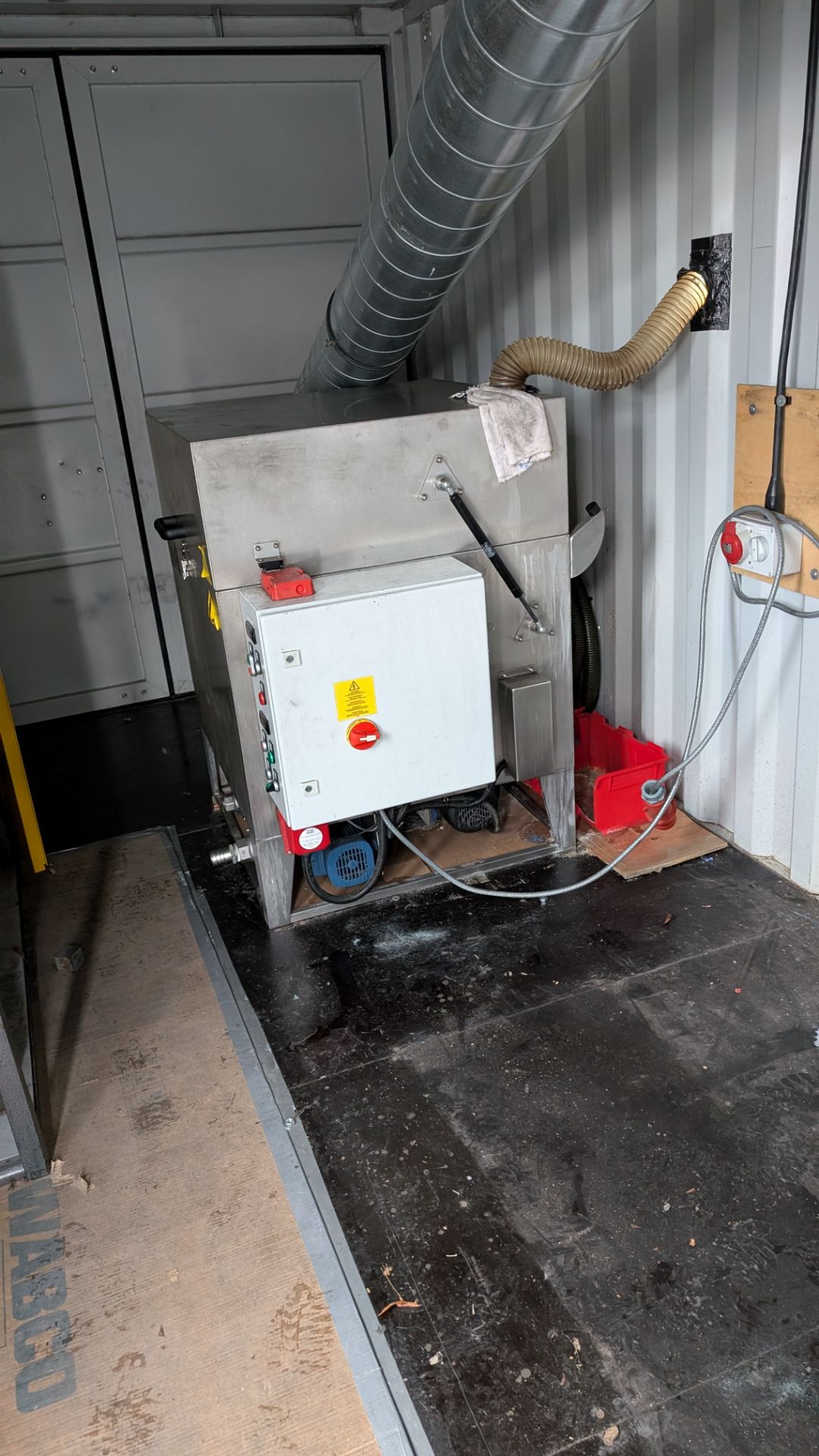Shipping Container-Based Workshop with Industrial Parts Washer and Spray Booth. This lot comprises a - Image 24 of 31