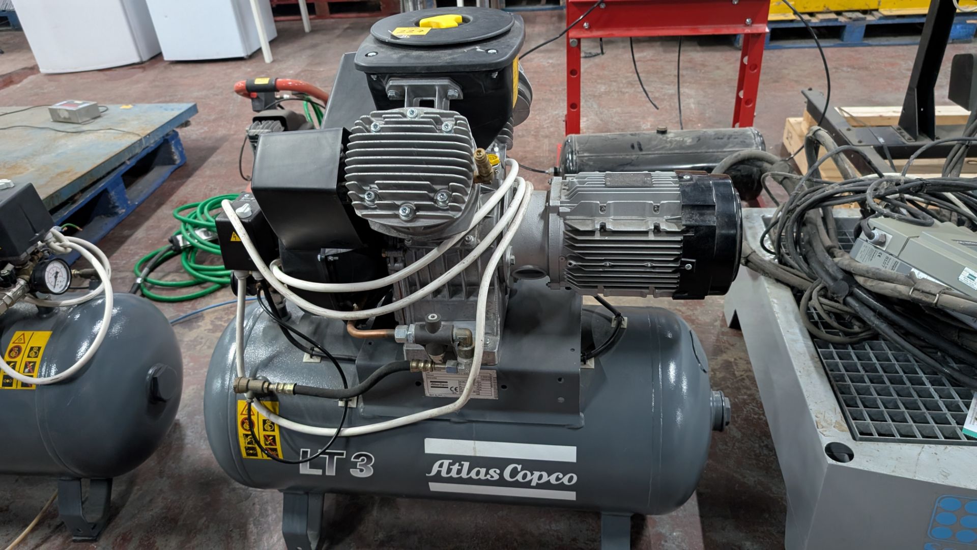 1 off Atlas Copco LT3 all-in-one Compressor System with built-in horizontal air receiver - Image 9 of 15