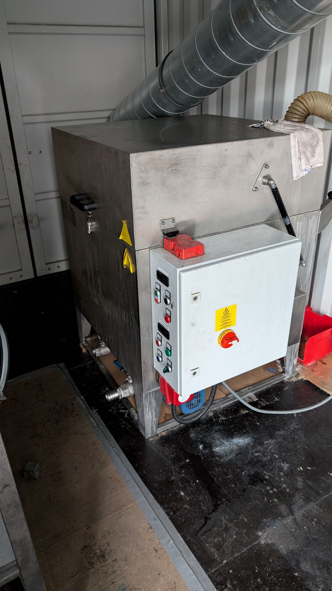 Shipping Container-Based Workshop with Industrial Parts Washer and Spray Booth. This lot comprises a - Image 22 of 31