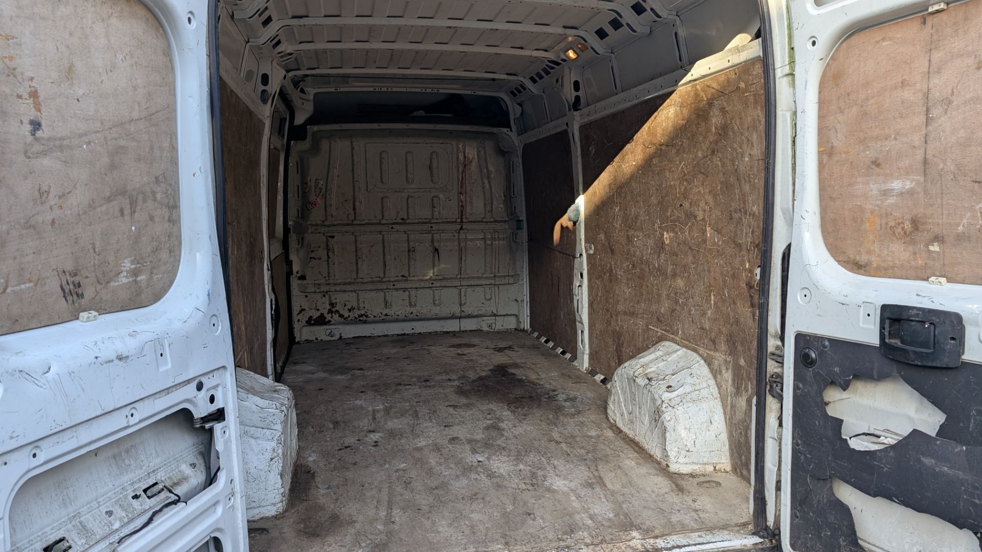 PJ66 ZVG, Peugeot Boxer 335 Pro L3H2 Blue HDI Panel Van, 6-Speed Manual Gearbox, 1997cc Diesel Engin - Image 18 of 41