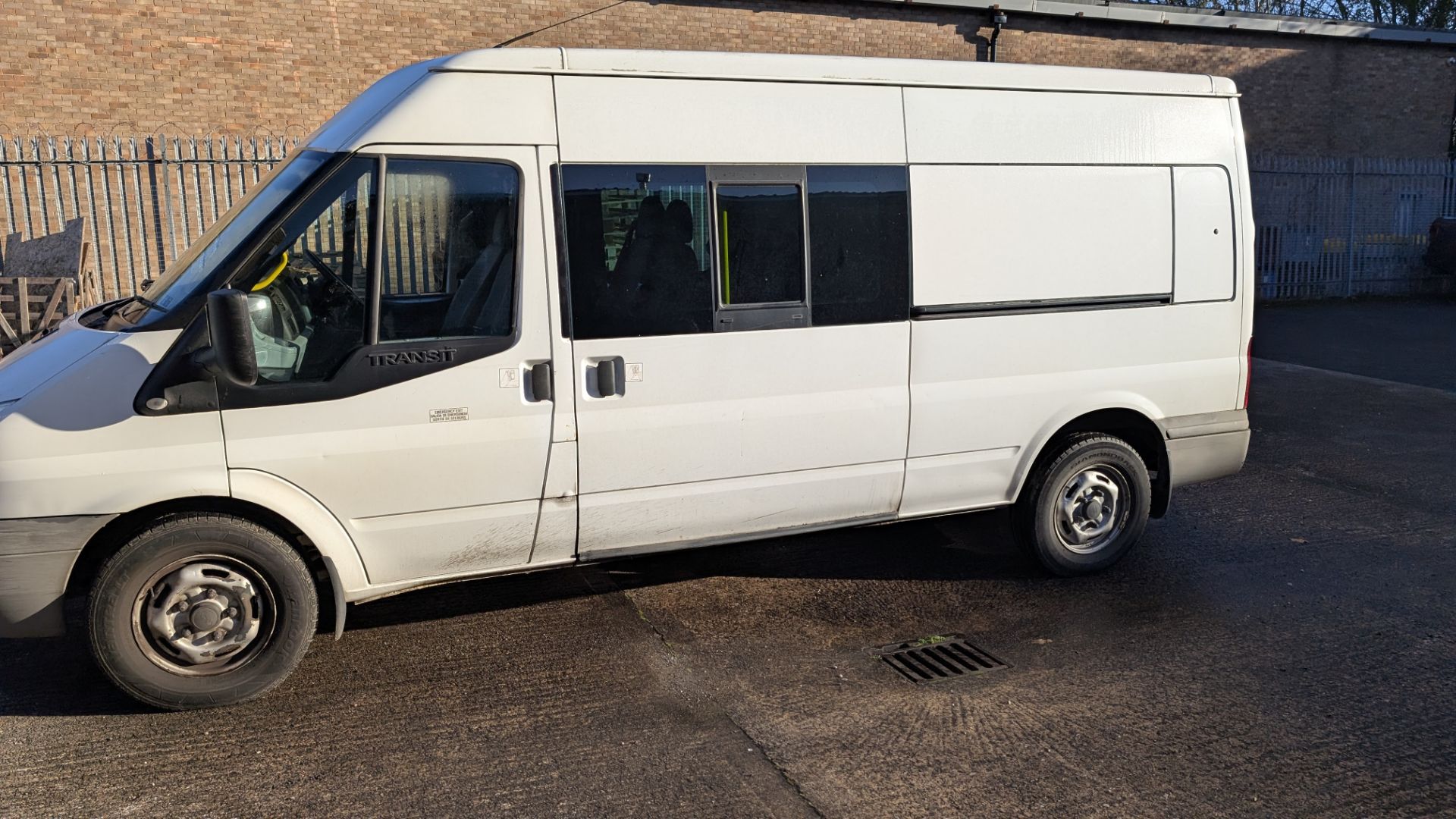 Transit 100 T350 Rwd LF14 XOE Ford Transit 135 T350 RWD Minibus/van with extra rows of seats ...