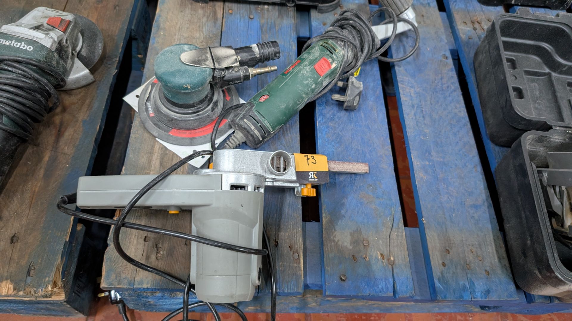 Mixed Sanding Lot, comprising Titan Electric Filing Belt Sander, Air-operated Circular Sander and Bo - Image 2 of 18