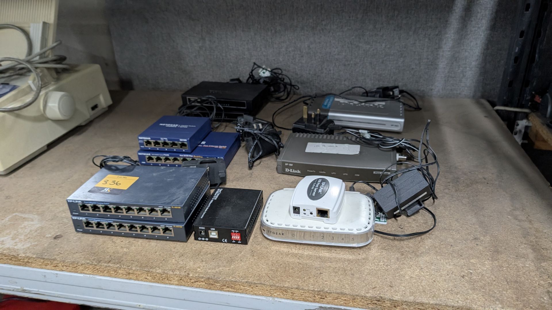 11 off assorted small switches and similar - Image 9 of 9