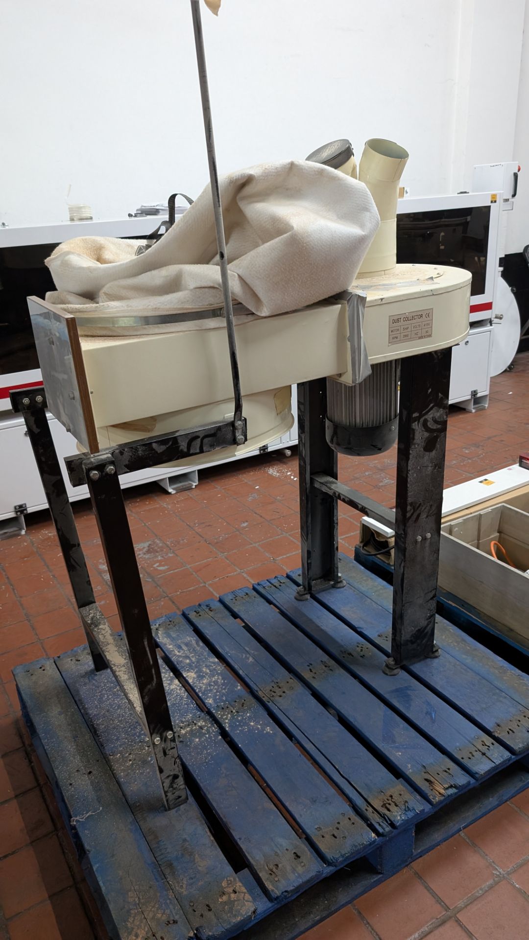 Free-standing Dust Extraction System - Image 7 of 10