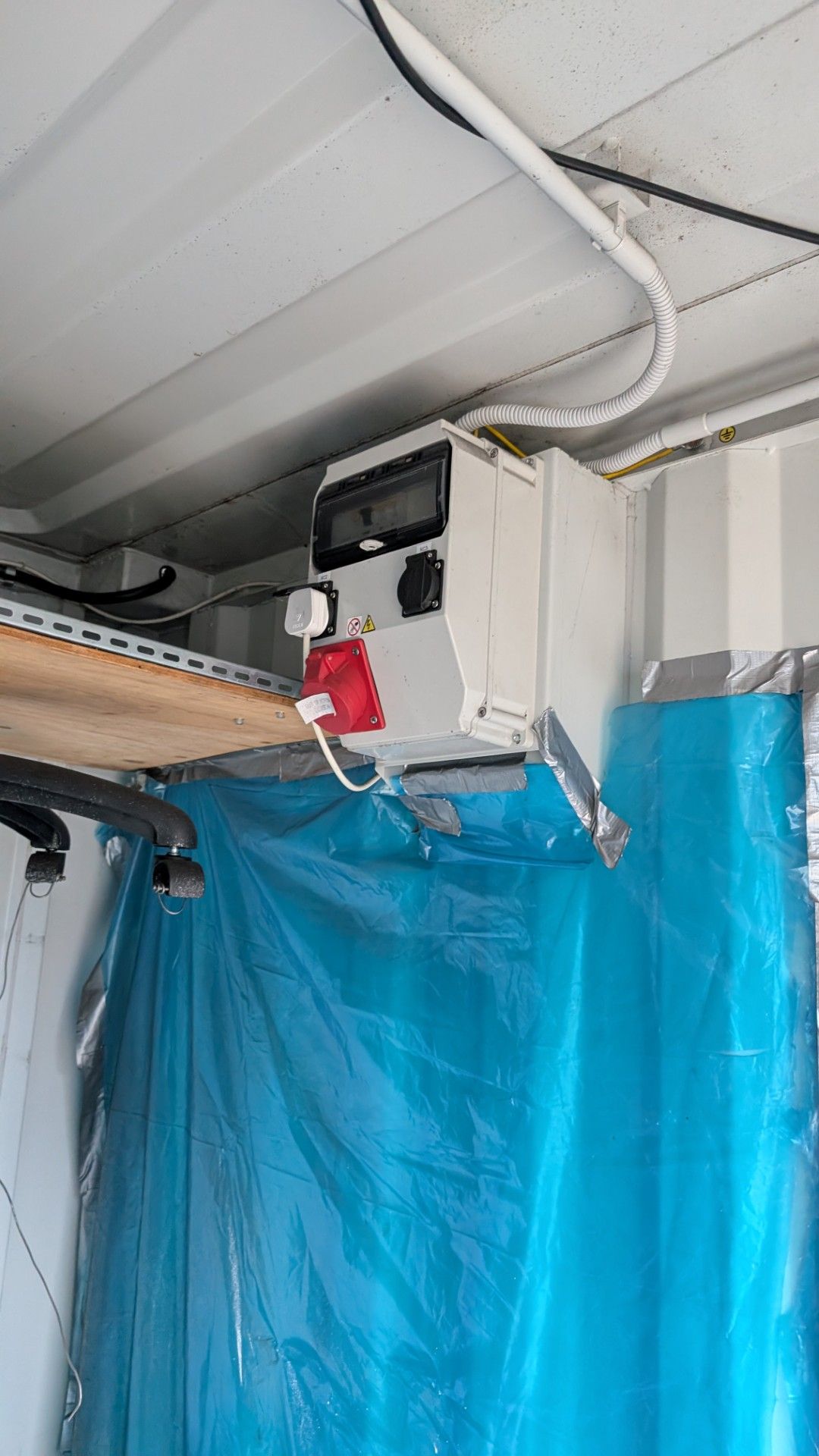 Shipping Container-Based Workshop with Industrial Parts Washer and Spray Booth. This lot comprises a - Image 15 of 31