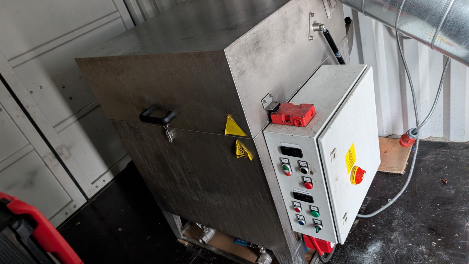 Shipping Container-Based Workshop with Industrial Parts Washer and Spray Booth. This lot comprises a - Image 29 of 31