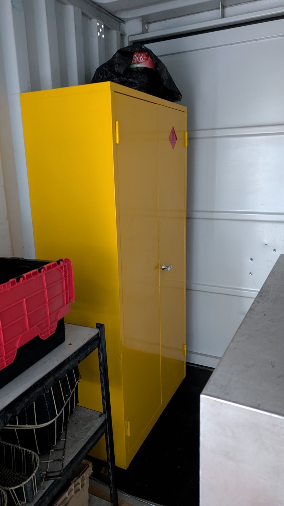 Shipping Container-Based Workshop with Industrial Parts Washer and Spray Booth. This lot comprises a - Image 27 of 31