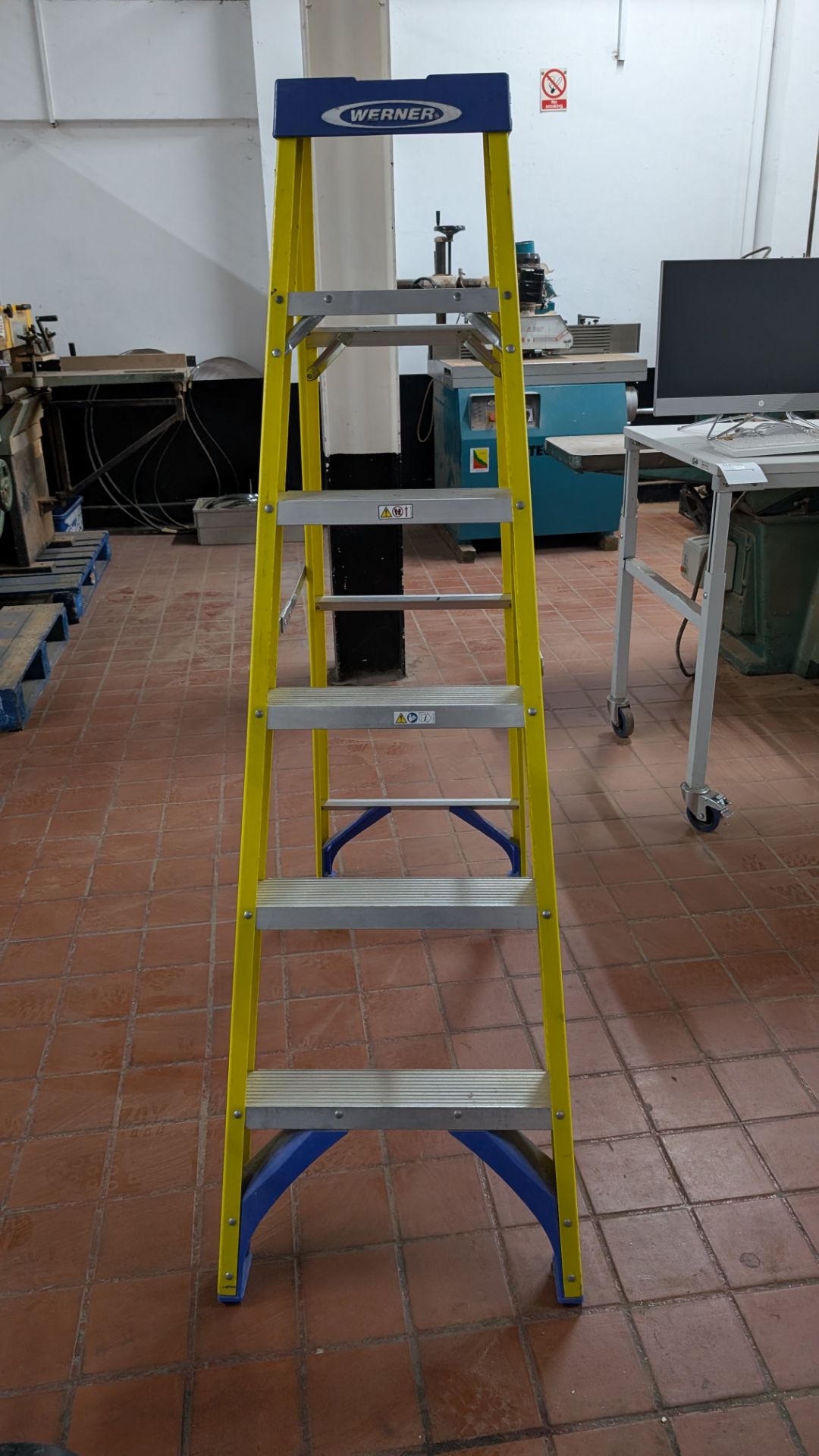 Werner 5-Tread Electricians Insulated Folding Ladders - Image 5 of 11