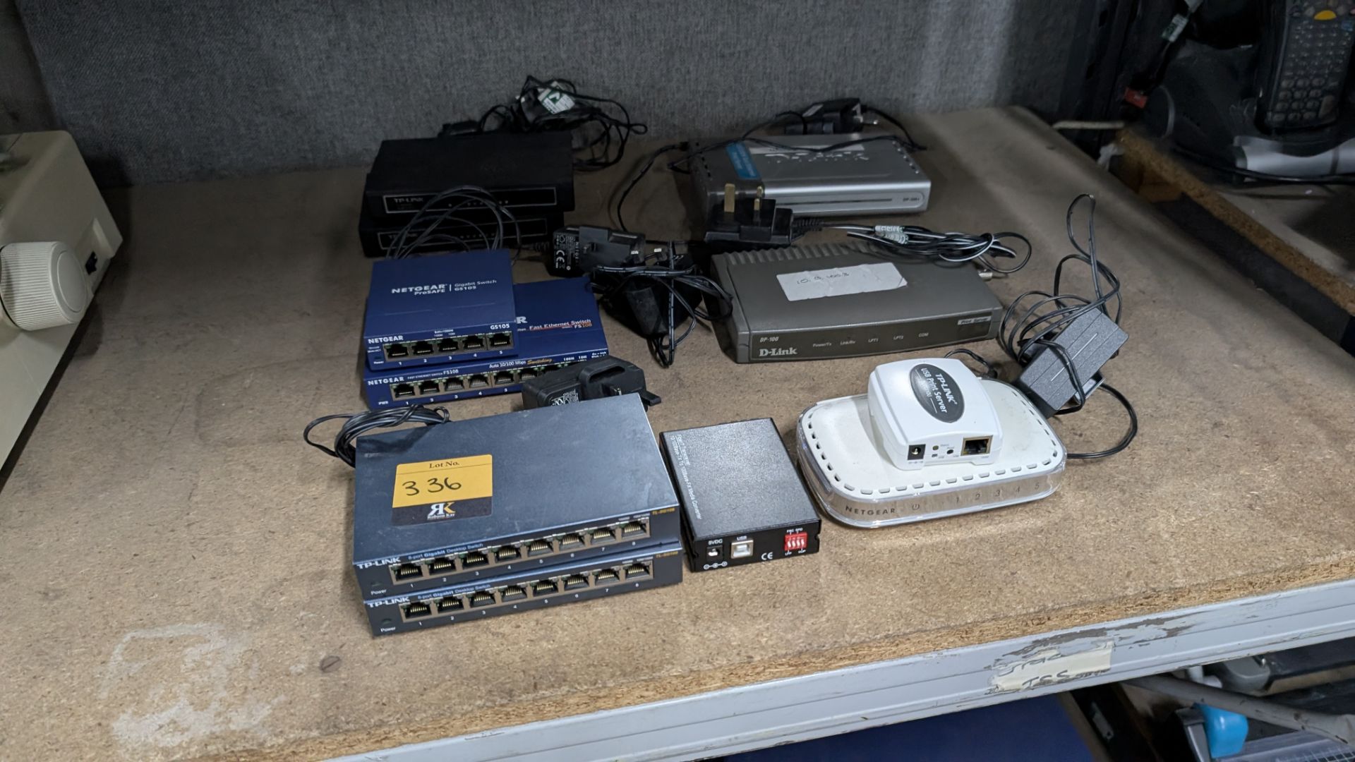 11 off assorted small switches and similar - Image 2 of 9