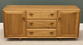 FINE LIGHT COLOURED ERCOL SIDEBOARD, 70 (h) x 156 (w) x 44cms (d)