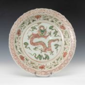 CHINESE MING DYNASTY-STYLE 'DRAGON' CHARGER, decorated in iron red and green enamels with a 4-clawed