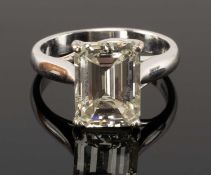 18CT WHITE GOLD EMERALD-CUT DIAMOND RING, approx. 2.0cts, 5.6g, ring size O Provenance: private