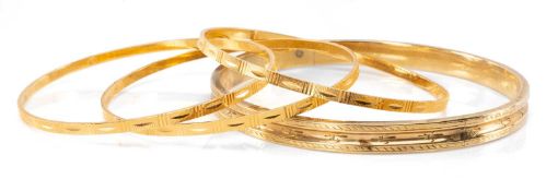 9CT GOLD BANGLE & THREE YELLOW METAL BANGLES, larger hallmarked bangle 12.6g, the three bright