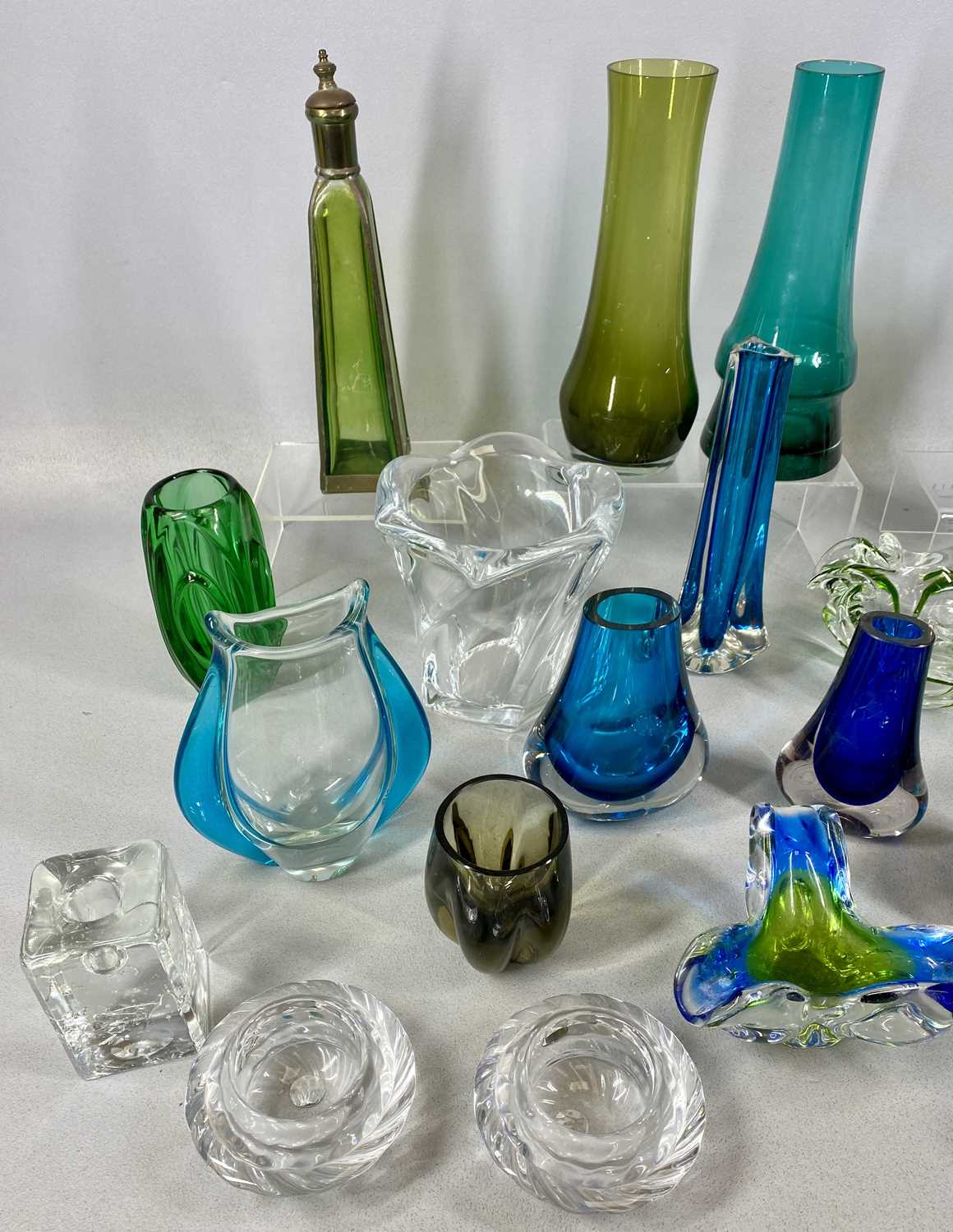 ART GLASSWARE & OTHER ASSORTMENT, a large quantityProvenance: private ...