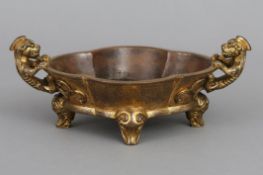 Chinesische Bronze-Räucherschalevergoldet, vierpassige vertiefte Form auf vier Füßen in Form von