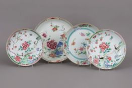 4 chinesische Porzellantellervertiefte Form mit glattem Rand, diverse Dekore (Vögel, Granatapfel und