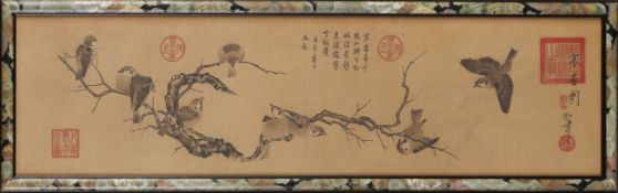 Chinesische Holzschnitt "Vögel auf Geäst"chinesisch bezeichnet, zahlreiche Siegel, 20.