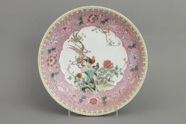 Chinesische Porzellanschaletiefe Form mit glattem Rand, im Spiegel Reserve mit Päonien-, Prunus- und