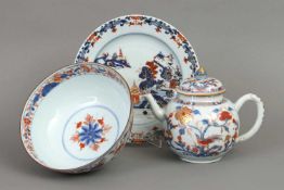 Konvolut chinesisches Imari Porzellan3-teilig, bestehend aus 1 Teekanne, 1 Schale sowie 1 Teller,