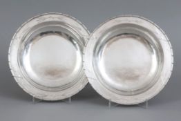 Paar chinesische Silberschalen mit BambusdekorAnfang 20. Jahrhundert, runde, vertiefte Form mit