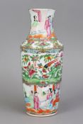 Chinesische Porzellanvase mit famille-rose Dekor