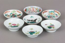 7 chinesische Porzellanschälchen mit bunter Fencai Malerei