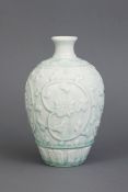 Chinesische Qingbai Porzellanvase mit Seladonglasur