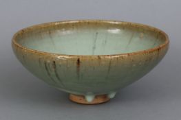 Chinesische Jun Seladonschale im Stile der Song Dynastie (960 -1279)