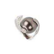 Pearl diamond ring