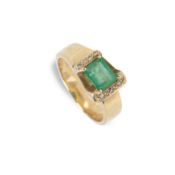 Emerald diamond ring