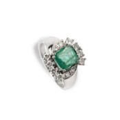 Emerald diamond ring