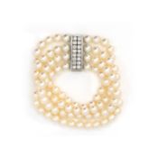 Pearl bracelet with diamond clasp