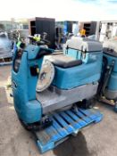 TENNANT RIDE ON FLOOR SCRUBBER