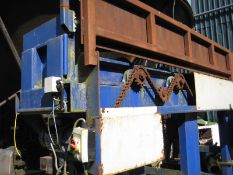 2.5m Long Hydraulic Log Tipping Conveyor, with four V Rollers, lot located in Huntingdon,