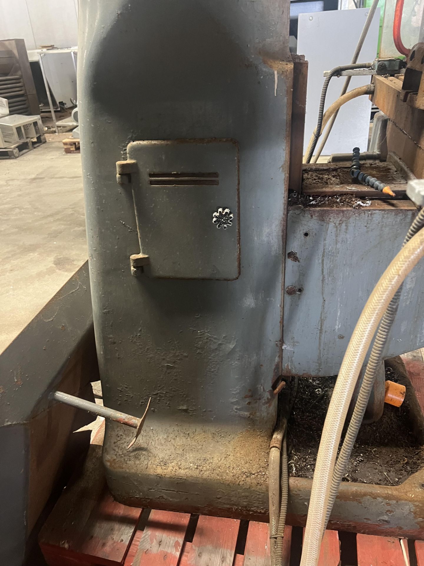 Bridgeport Turret Head Milling Machine, approx. 1.2m x 1.4m x 2m high, lift out and loading charge + - Image 10 of 10