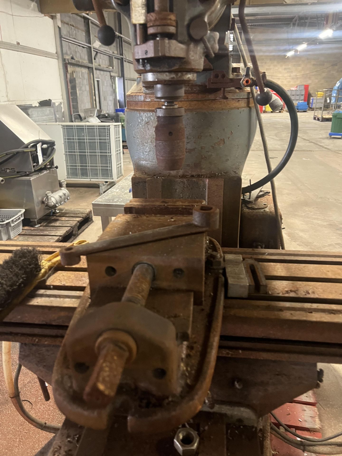 Bridgeport Turret Head Milling Machine, approx. 1.2m x 1.4m x 2m high, lift out and loading charge + - Image 6 of 10