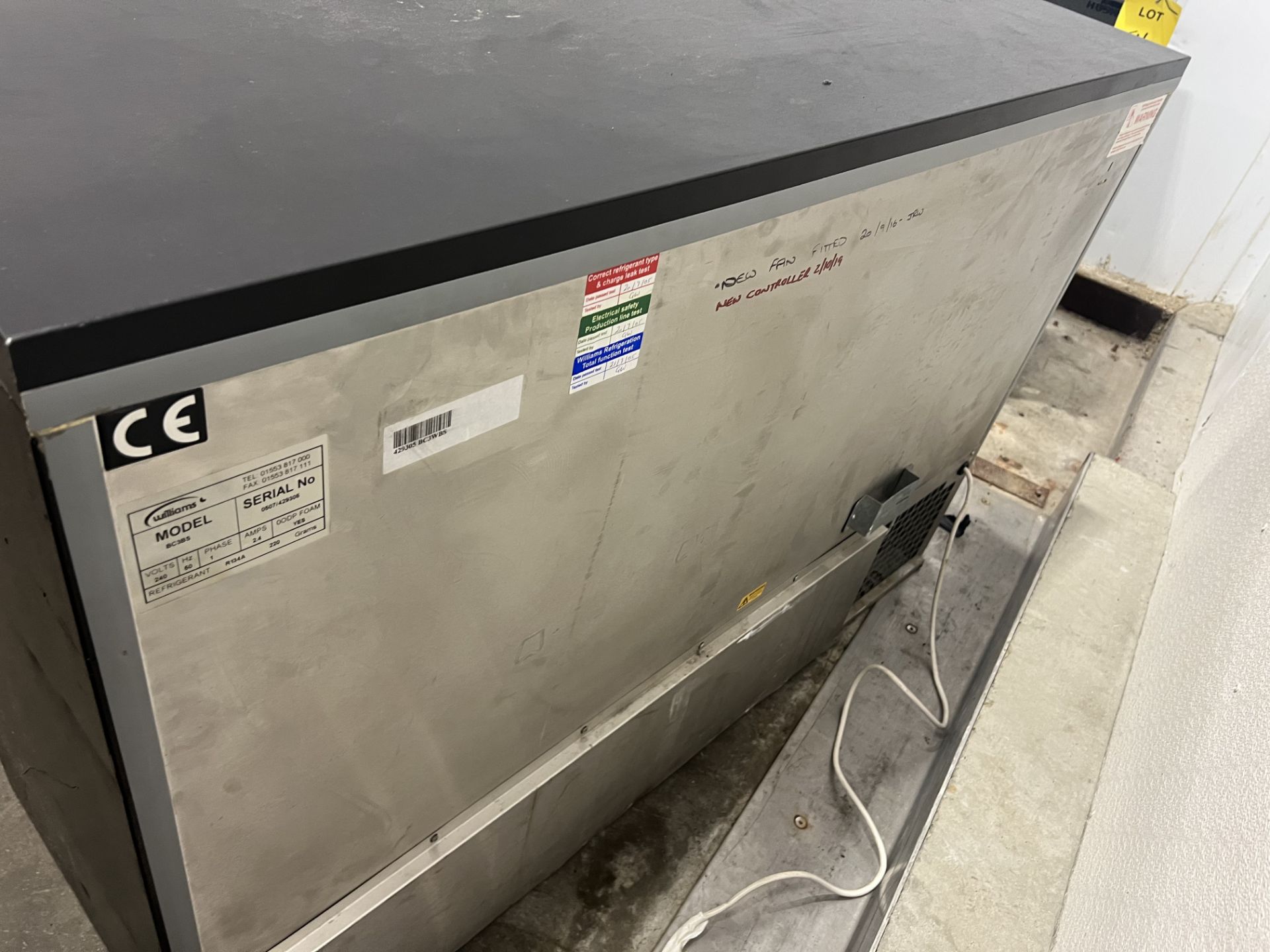 Williams Three Door Glass Fronted BC3CS Under Counter Fridge, approx. 1.35m x 0.5m x 0.89m high, - Image 3 of 3