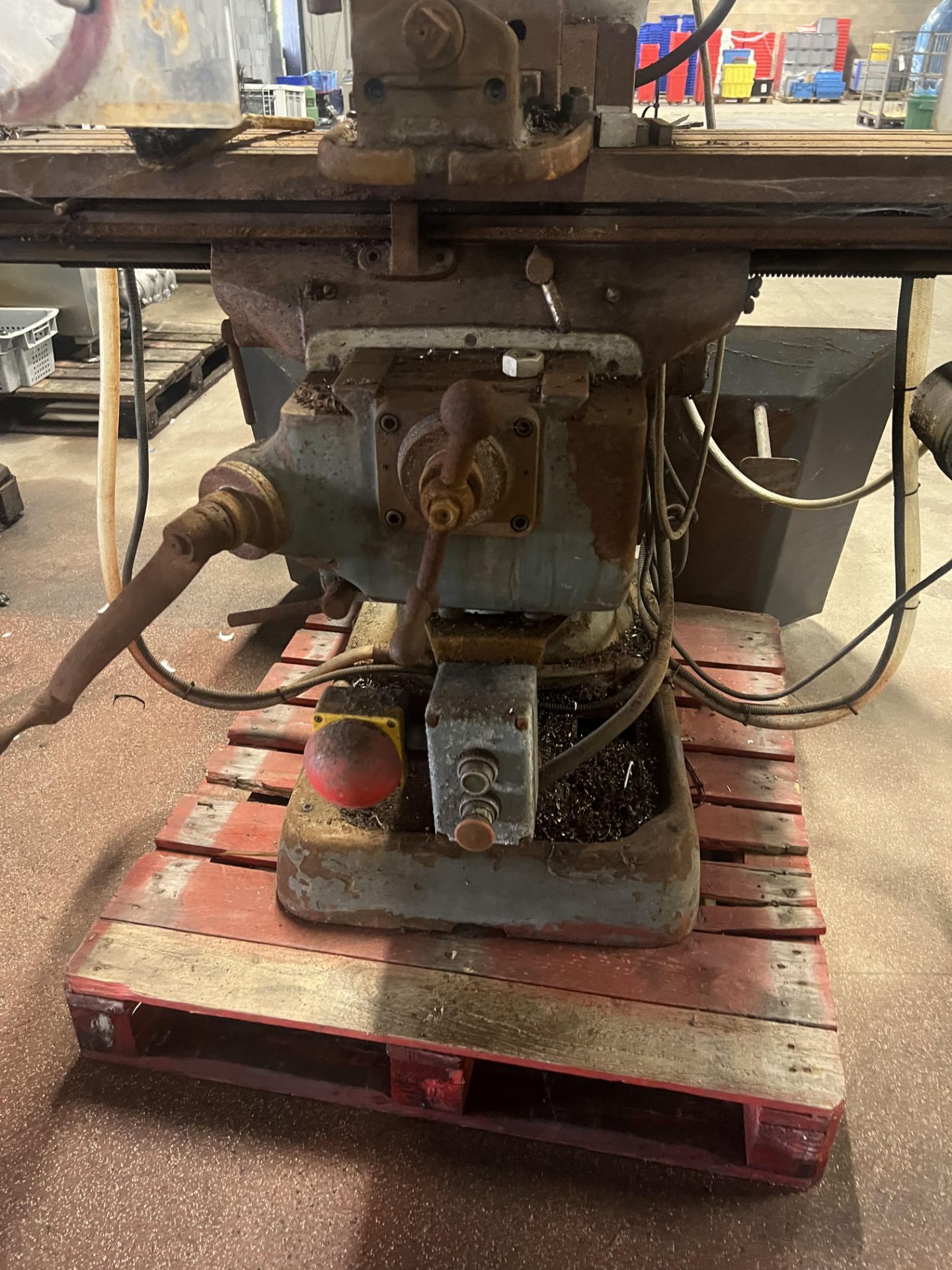 Bridgeport Turret Head Milling Machine, approx. 1.2m x 1.4m x 2m high, lift out and loading charge + - Image 4 of 10