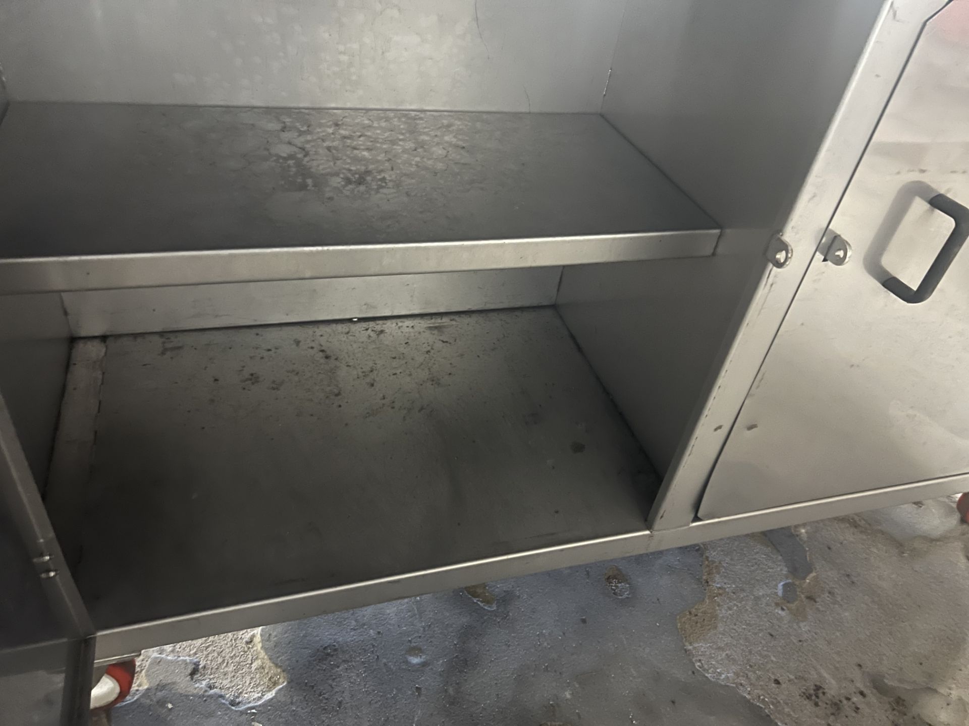 Four Cupboard Lockable Work Station/ Bench, mobile with plastic cutting top, approx. 1.5m x 1m x 0. - Image 3 of 4