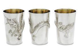 Drei Becher. Shanghai, um 1900, Luen-Wo | Silber, innen vergoldet.